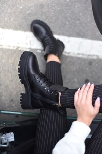 купити чорні кросівки жіночі дешево